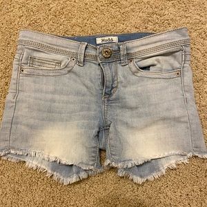 Junior’s Light Wash Denim Frayed Short Shorts